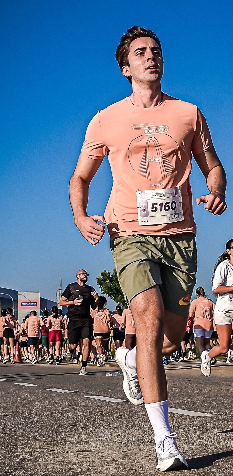 Nutricionista Gabriel Bueno Bocchi em uma corrida de rua de 5km